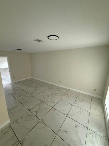 5950 Southville Street, Houston, TX 77033