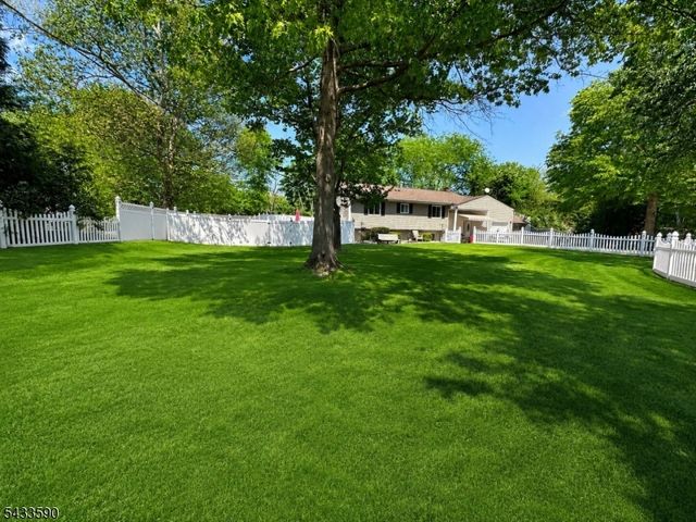 4 Meade Ct, Piscataway Twp., NJ 08854