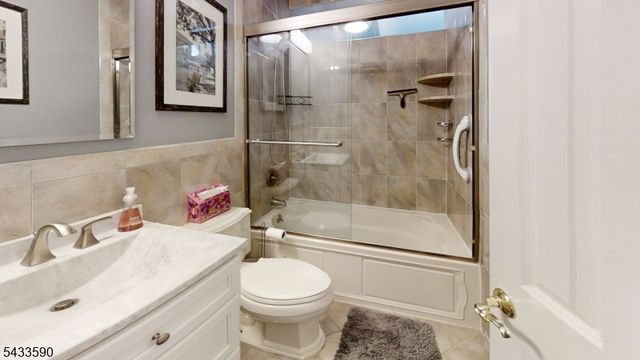 4 Meade Ct, Piscataway Twp., NJ 08854