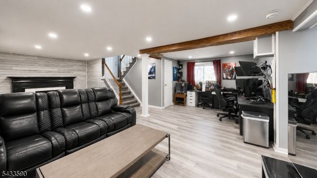 4 Meade Ct, Piscataway Twp., NJ 08854