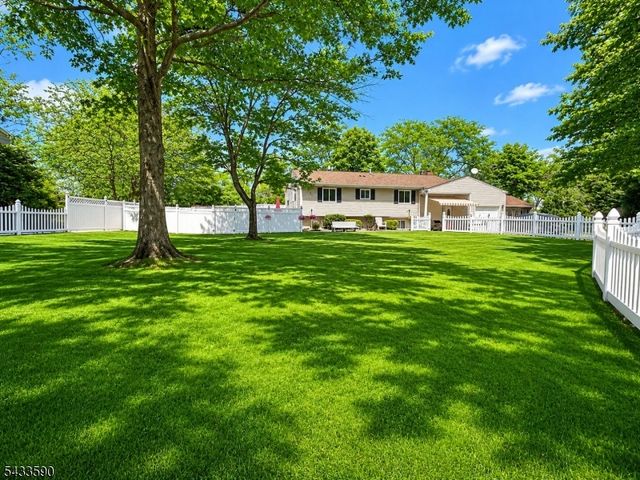 4 Meade Ct, Piscataway Twp., NJ 08854