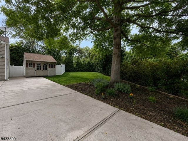 4 Meade Ct, Piscataway Twp., NJ 08854