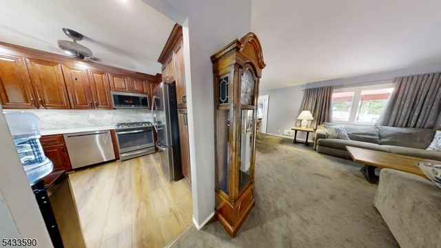 4 Meade Ct, Piscataway Twp., NJ 08854