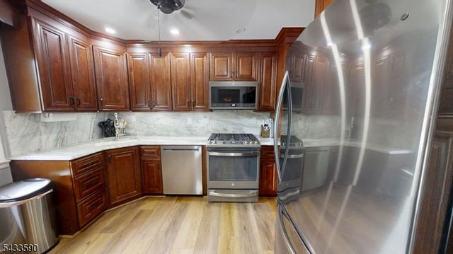 4 Meade Ct, Piscataway Twp., NJ 08854