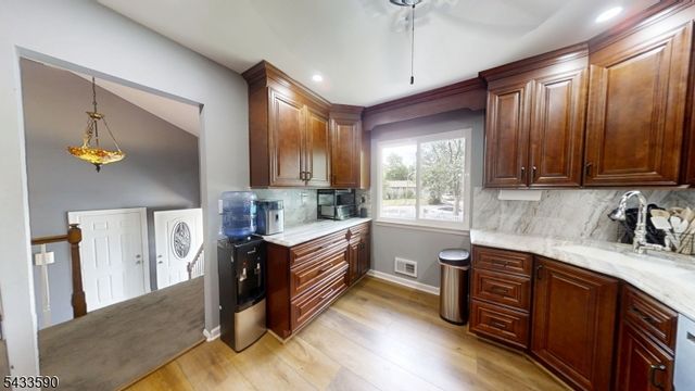 4 Meade Ct, Piscataway Twp., NJ 08854