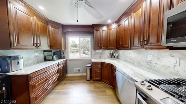 4 Meade Ct, Piscataway Twp., NJ 08854