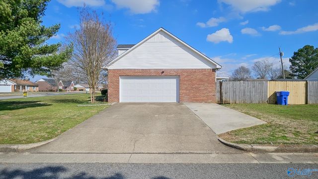 301 Crutcher Circle, Athens, AL 35611