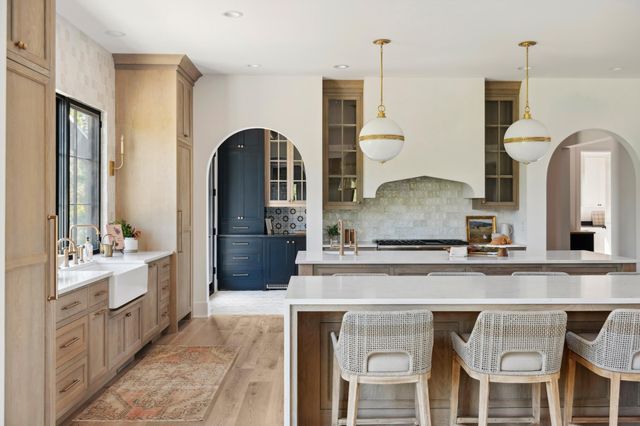 1150 La Salle Street, Wayzata, MN 55391