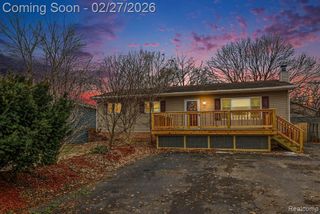 845 Crescent Lake Road, Waterford, MI 48327