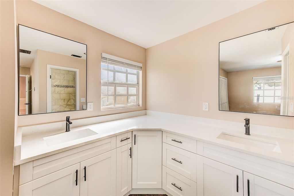 Image 15 of property listing at 4607 W LOUGHMAN STREET, Tampa, FL 33616