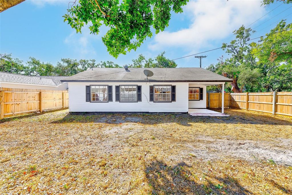 Image 25 of property listing at 4607 W LOUGHMAN STREET, Tampa, FL 33616