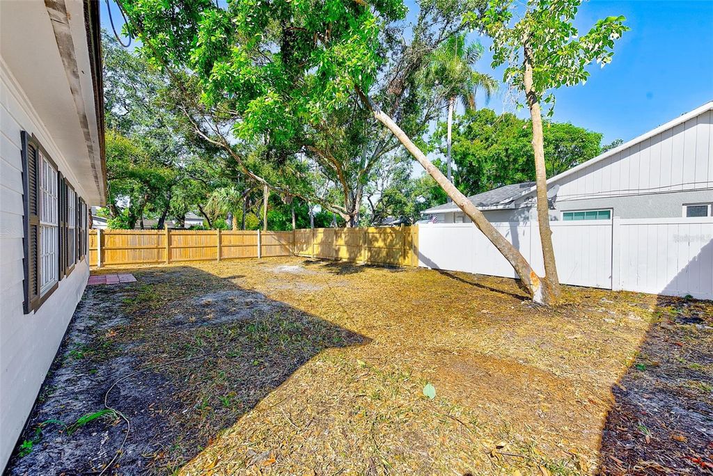 Image 26 of property listing at 4607 W LOUGHMAN STREET, Tampa, FL 33616