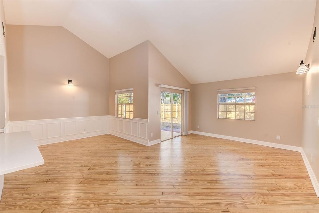 Image 4 of property listing at 4607 W LOUGHMAN STREET, Tampa, FL 33616