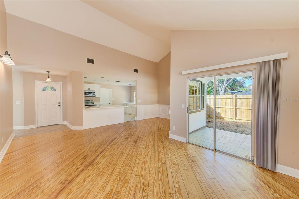 Image 5 of property listing at 4607 W LOUGHMAN STREET, Tampa, FL 33616