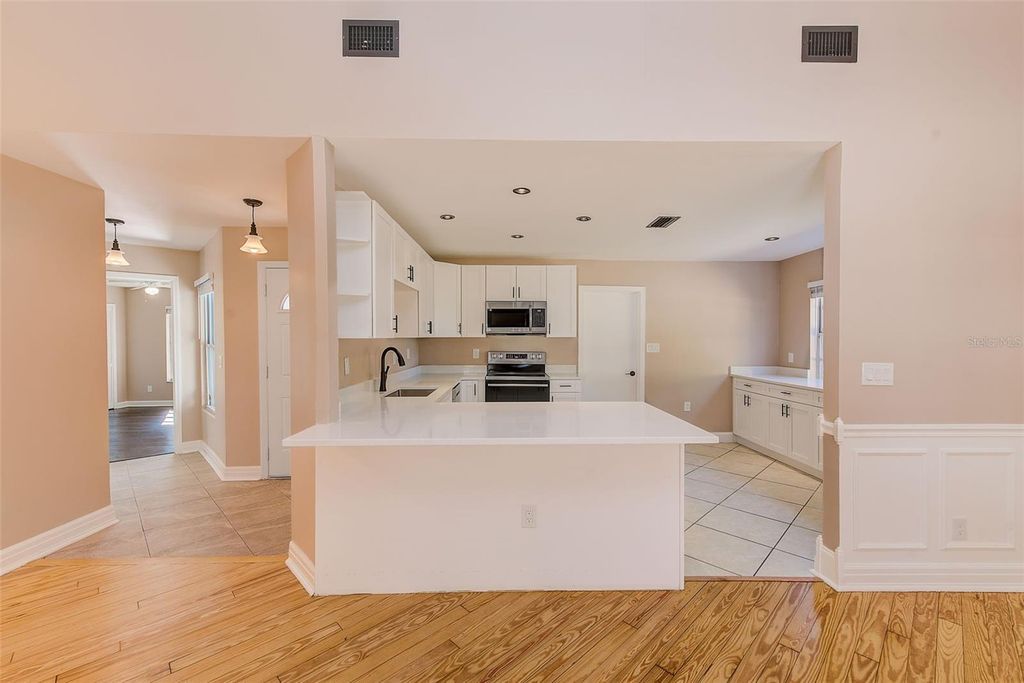 Image 8 of property listing at 4607 W LOUGHMAN STREET, Tampa, FL 33616