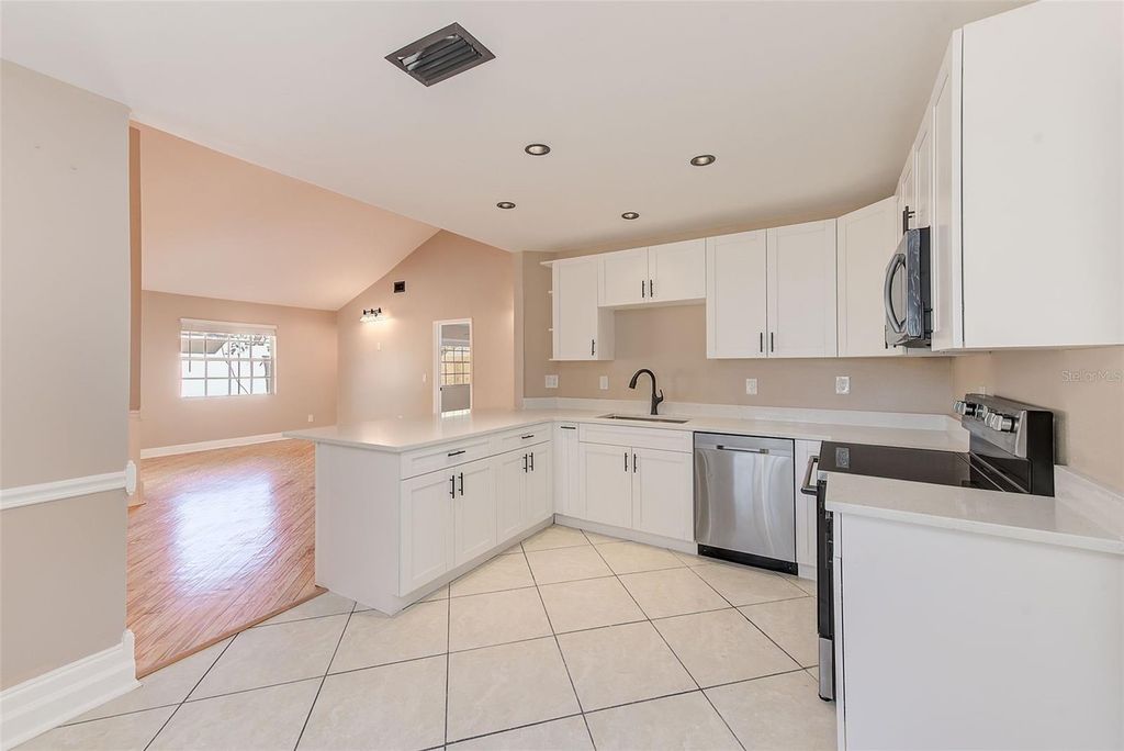 Image 10 of property listing at 4607 W LOUGHMAN STREET, Tampa, FL 33616