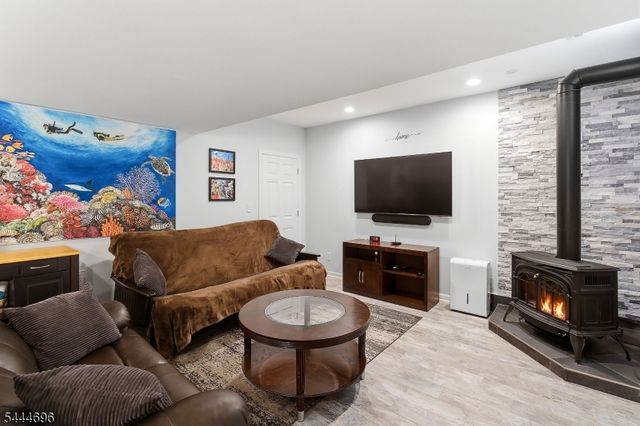 538 Willow Ave, Garwood Boro, NJ 07027