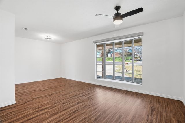 8013 Carrick Street, Benbrook, TX 76116