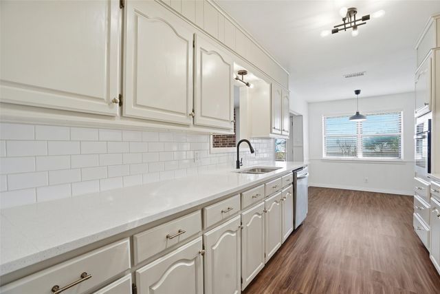 8013 Carrick Street, Benbrook, TX 76116