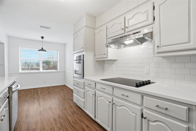 8013 Carrick Street, Benbrook, TX 76116