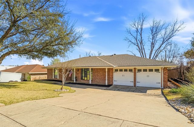 8013 Carrick Street, Benbrook, TX 76116