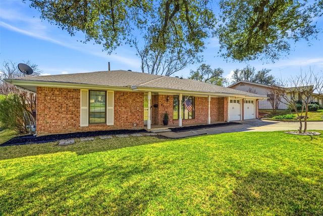 8013 Carrick Street, Benbrook, TX 76116