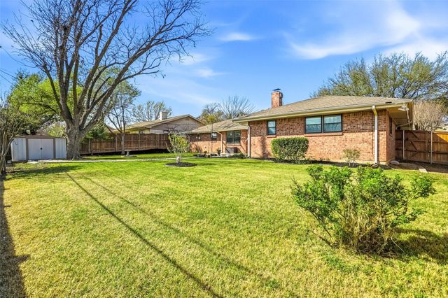 8013 Carrick Street, Benbrook, TX 76116