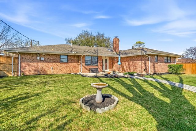 8013 Carrick Street, Benbrook, TX 76116