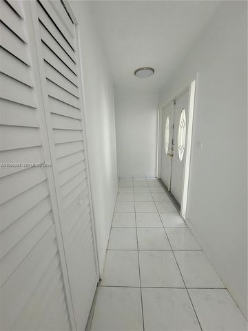 12305 SW 42nd St, Miami, FL 33175