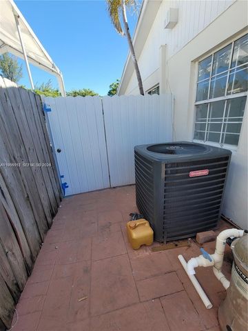 12305 SW 42nd St, Miami, FL 33175