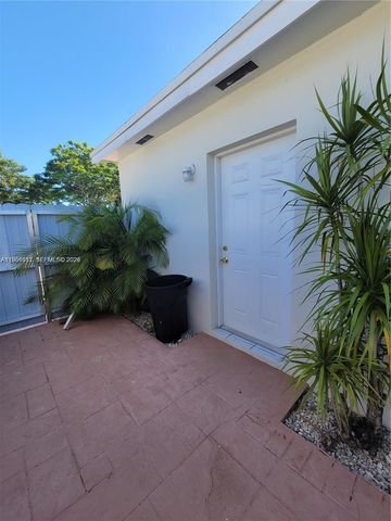 12305 SW 42nd St, Miami, FL 33175