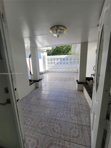 12305 SW 42nd St, Miami, FL 33175