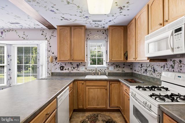 16 MASON DR, Berlin, NJ 08009
