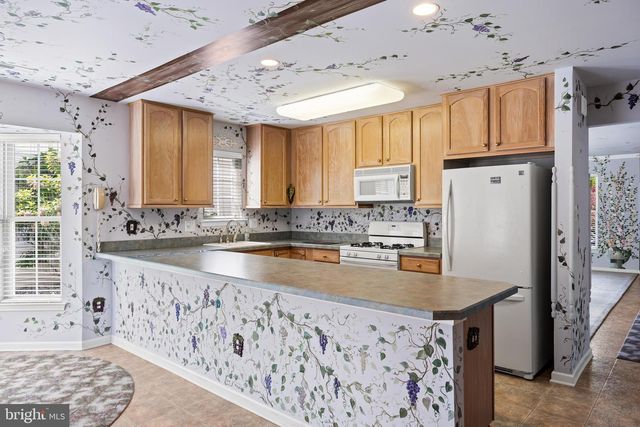 16 MASON DR, Berlin, NJ 08009