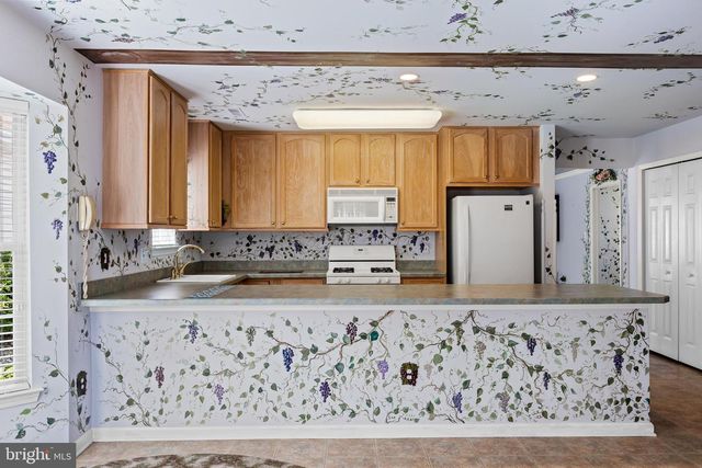 16 MASON DR, Berlin, NJ 08009