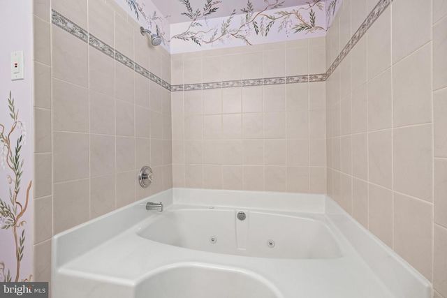 16 MASON DR, Berlin, NJ 08009