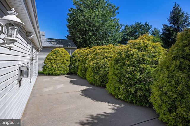 16 MASON DR, Berlin, NJ 08009