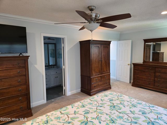 121 Schley Avenue, Lake Waccamaw, NC 28450