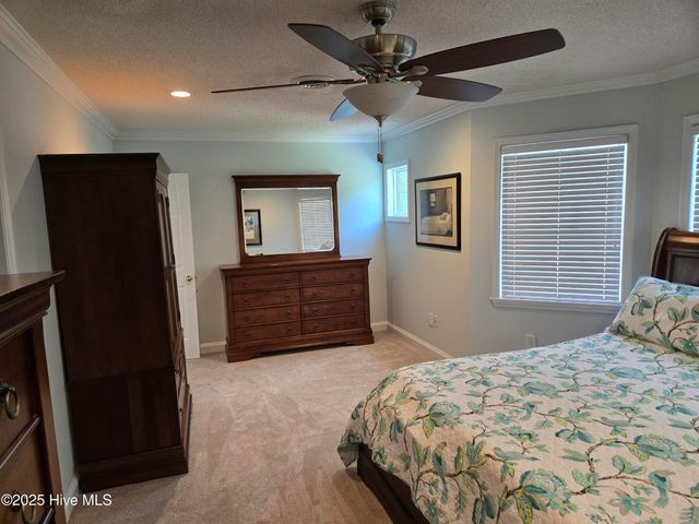 121 Schley Avenue, Lake Waccamaw, NC 28450