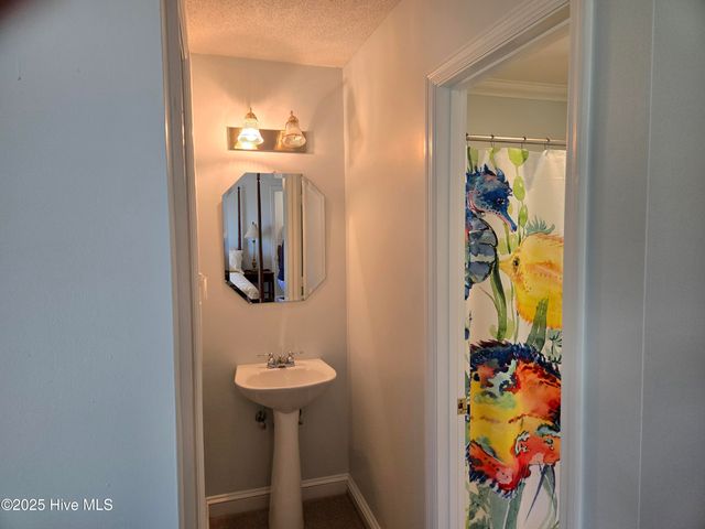 121 Schley Avenue, Lake Waccamaw, NC 28450