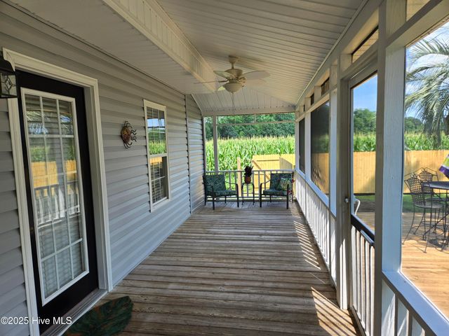 121 Schley Avenue, Lake Waccamaw, NC 28450