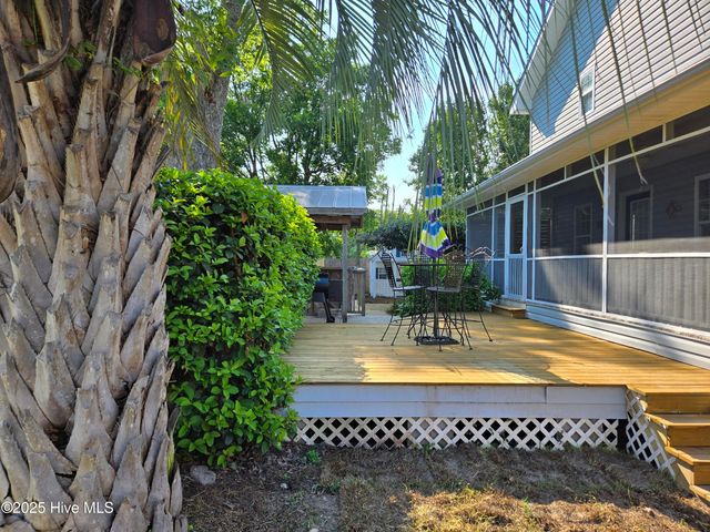 121 Schley Avenue, Lake Waccamaw, NC 28450