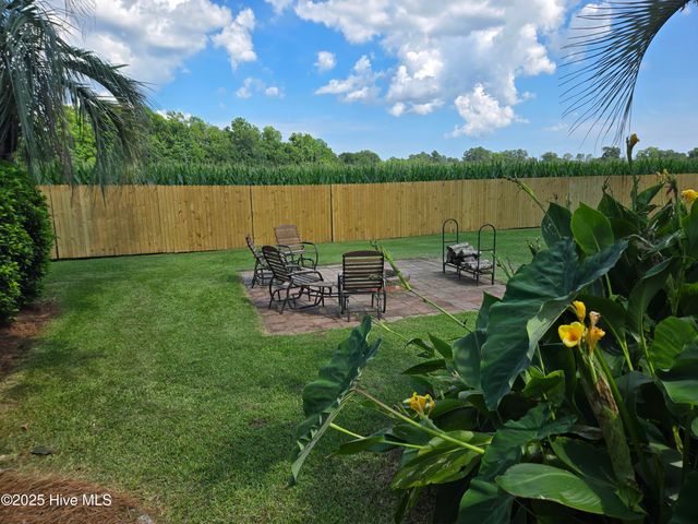 121 Schley Avenue, Lake Waccamaw, NC 28450