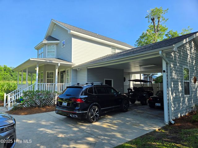 121 Schley Avenue, Lake Waccamaw, NC 28450