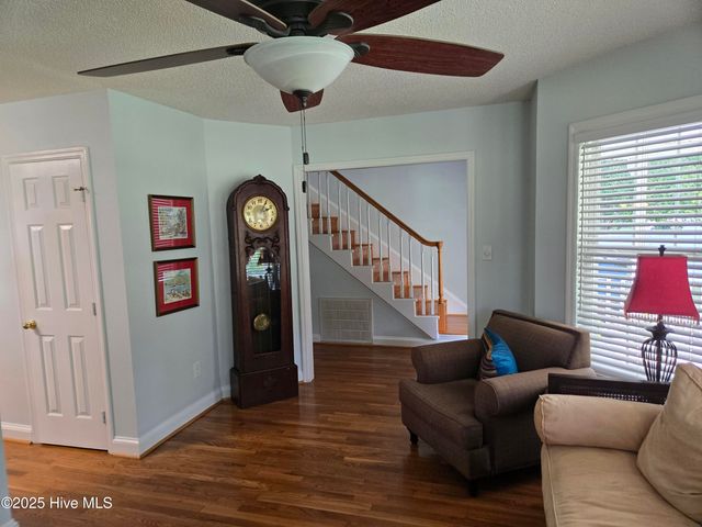 121 Schley Avenue, Lake Waccamaw, NC 28450