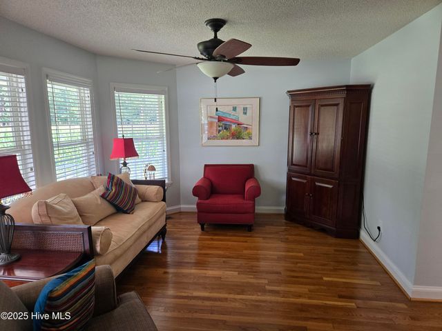 121 Schley Avenue, Lake Waccamaw, NC 28450