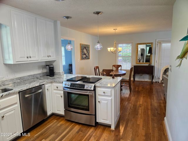 121 Schley Avenue, Lake Waccamaw, NC 28450