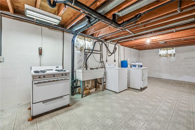 2913 SARANAC DRIVE, South Pymatuning Twp, PA 16150