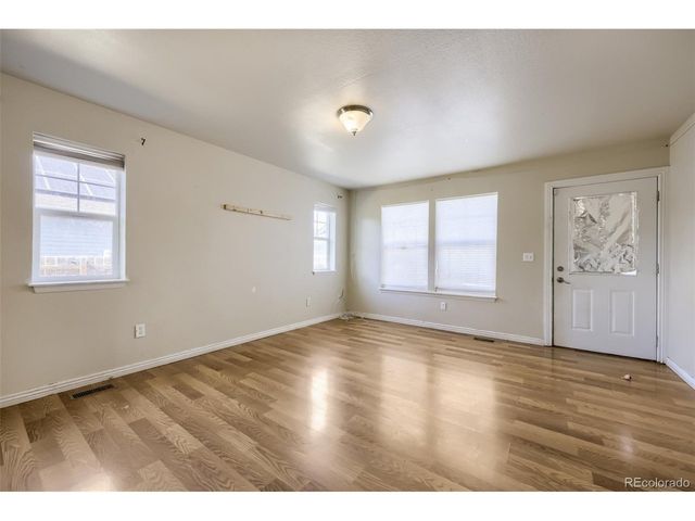 1852 Eagle St, Aurora, CO 80011