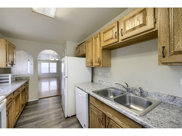 1852 Eagle St, Aurora, CO 80011
